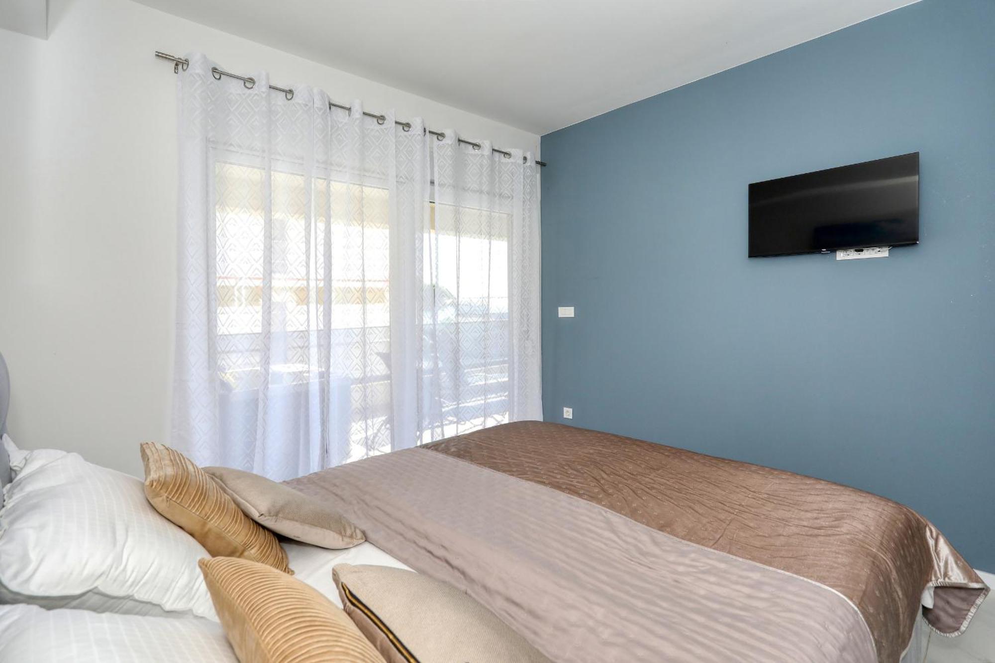 Apartment Relex With Pool & Jacuzzi Привлака Екстер'єр фото