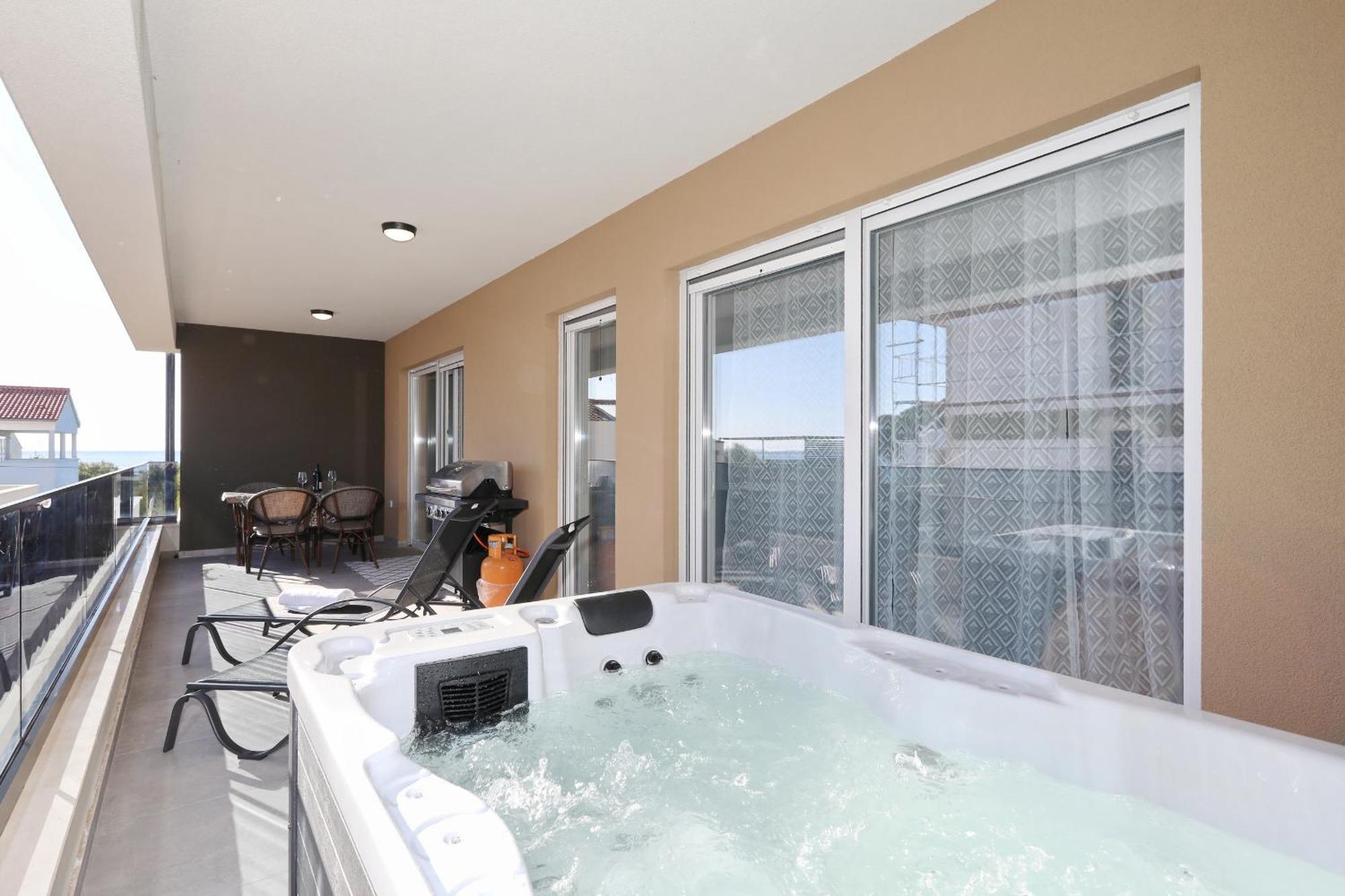 Apartment Relex With Pool & Jacuzzi Привлака Екстер'єр фото